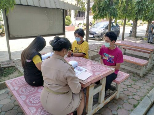 ลงพื้นที่ร่วมกับผู้อำนวยการสถานศึกษาอาจารย์ประจำชั้น และอาจารย์แนะแนว เพื่อเยี่ยมบ้านและตรวจสอบคุณสมบัติของเยาวชนที่เสนอชื่อ และผลงานเข้ารับการคัดเลือกเยาวชนดีเด่น