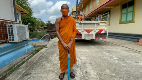 ส่งมอบไม้และวัสดุในการสร้างบ้าน มูลค่ากว่า 500,000 บาท